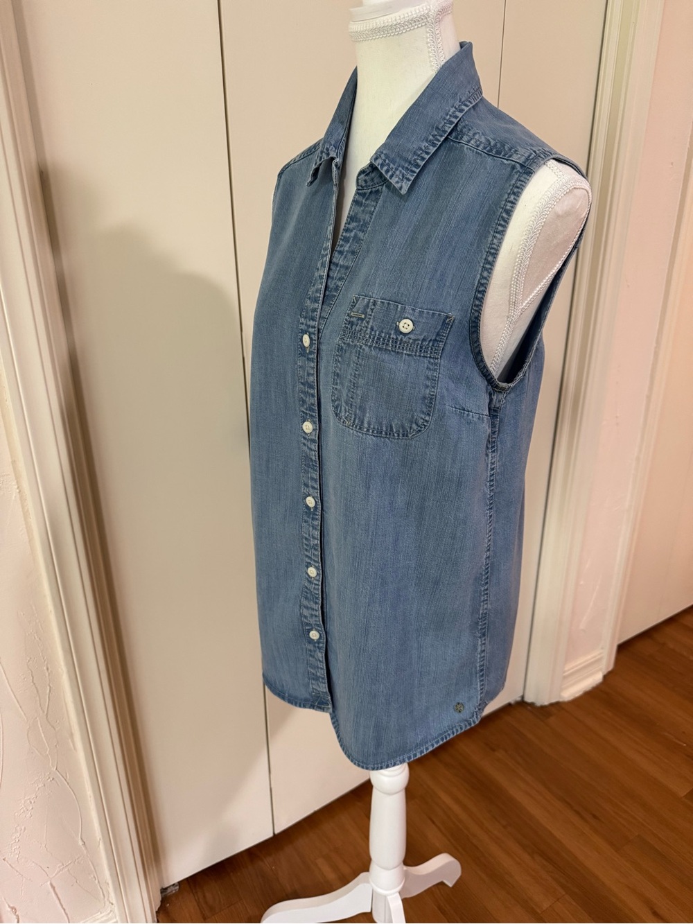 Eddie Bauer Sleeveless Button-Front Denim Shirt - Blue Medium - Picture 3 of 16